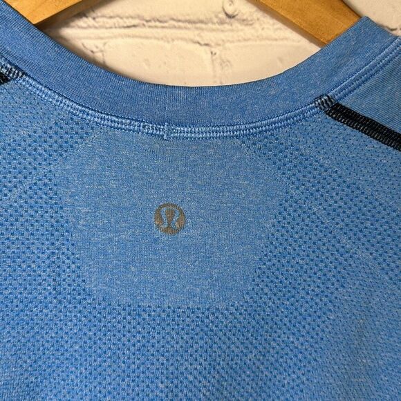Lululemon Men’s Metal Vent Tech Athletic Shirt Size Medium Athleisure Blue - Picture 6 of 7